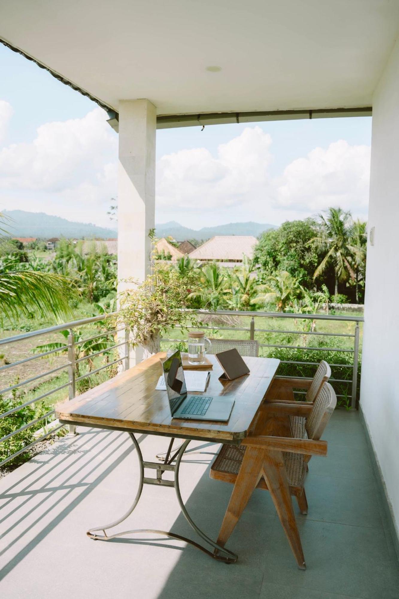 Three Palms Surf & Stay Medewi Airsatang Bagian luar foto